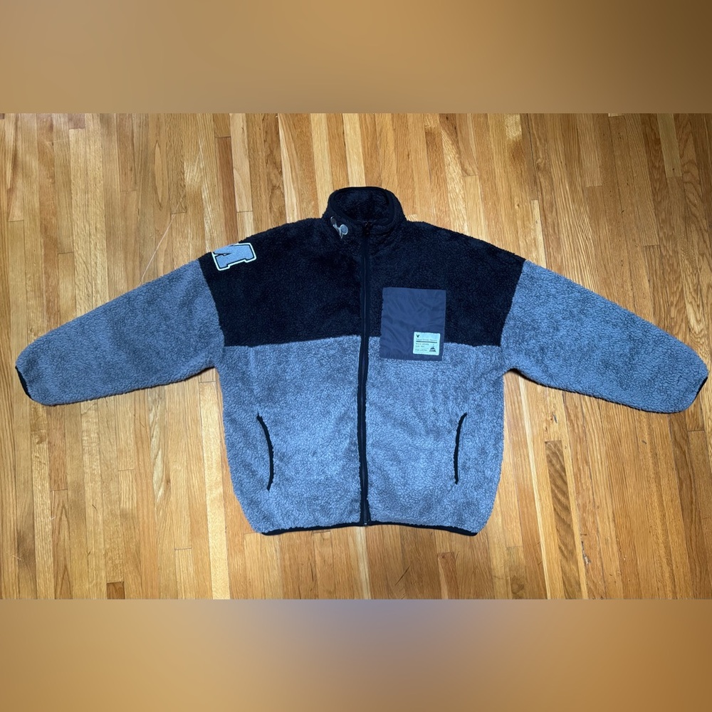 Unisex Tokyo Disney Mickey Mouse Gray and Black Fleece Jacket, Large